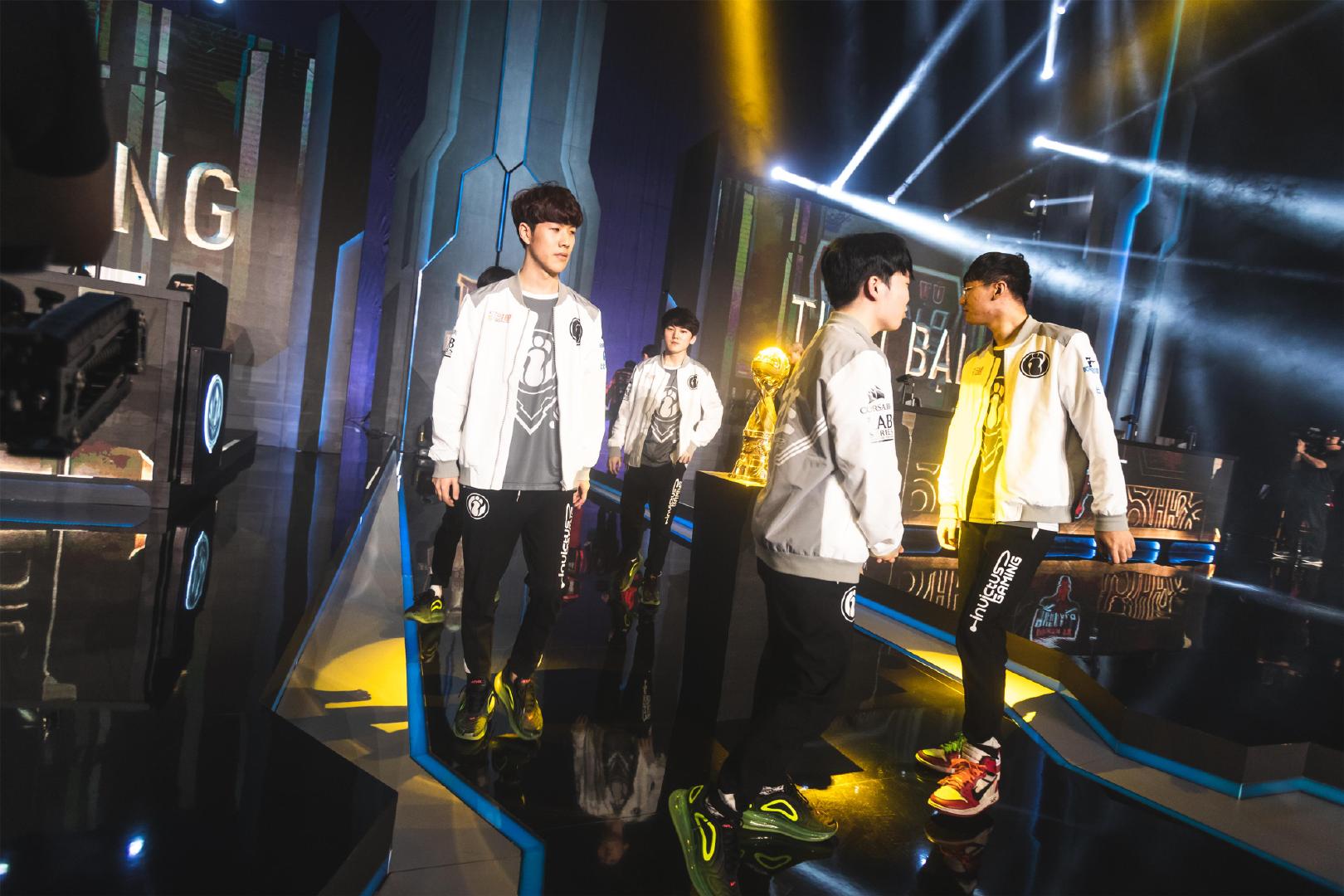 2018 辉煌赛季：大谷翔平凭借惊艳的投打表现，力压众人荣获美联年度新人王